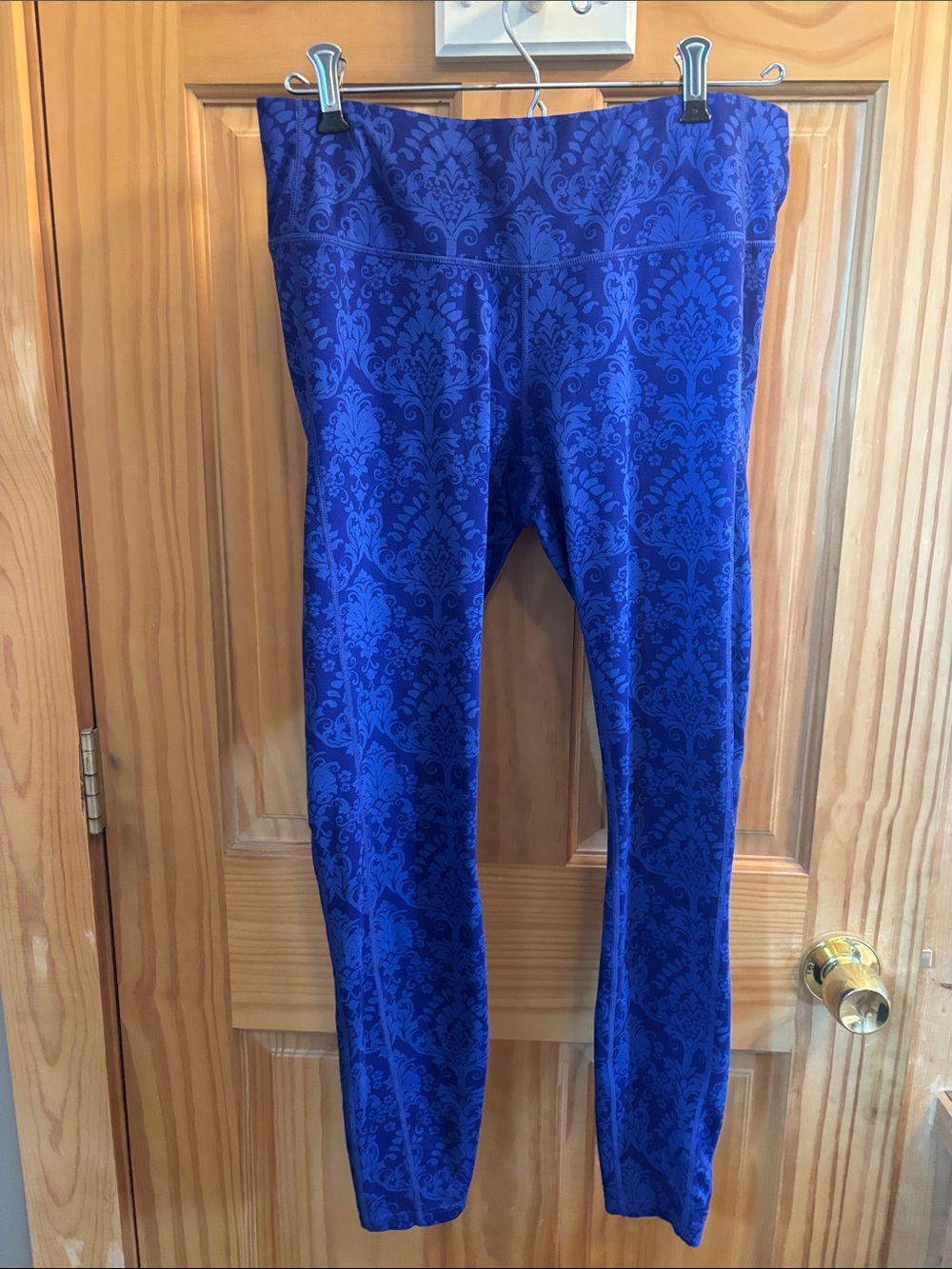 Blue Damask Print Leggings